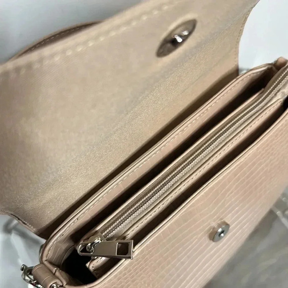 Tan Bag with Chain Detail - Picture 6 of 9